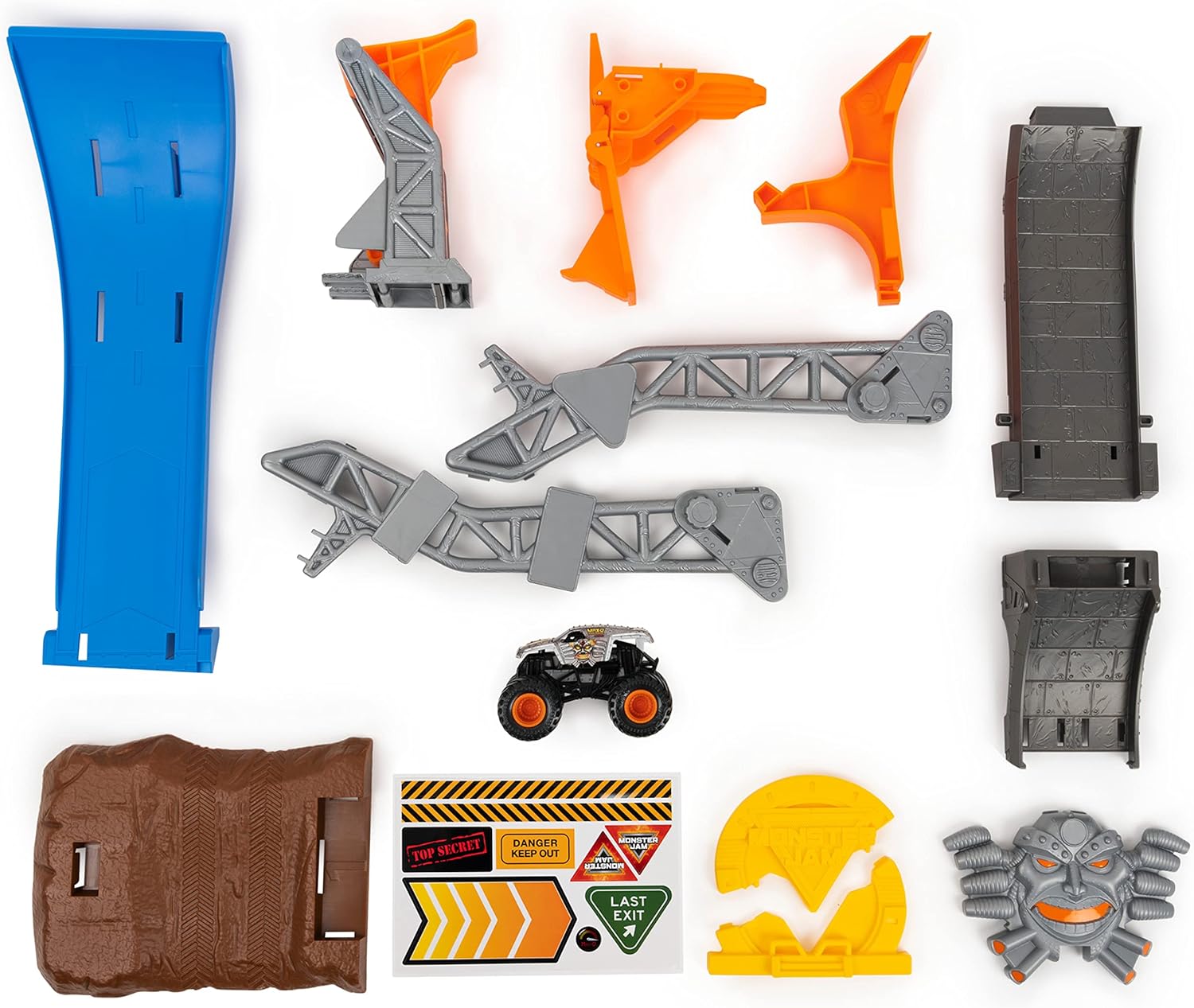 Max-D Break Free Playset with Exclusive Monster Truck — image 3