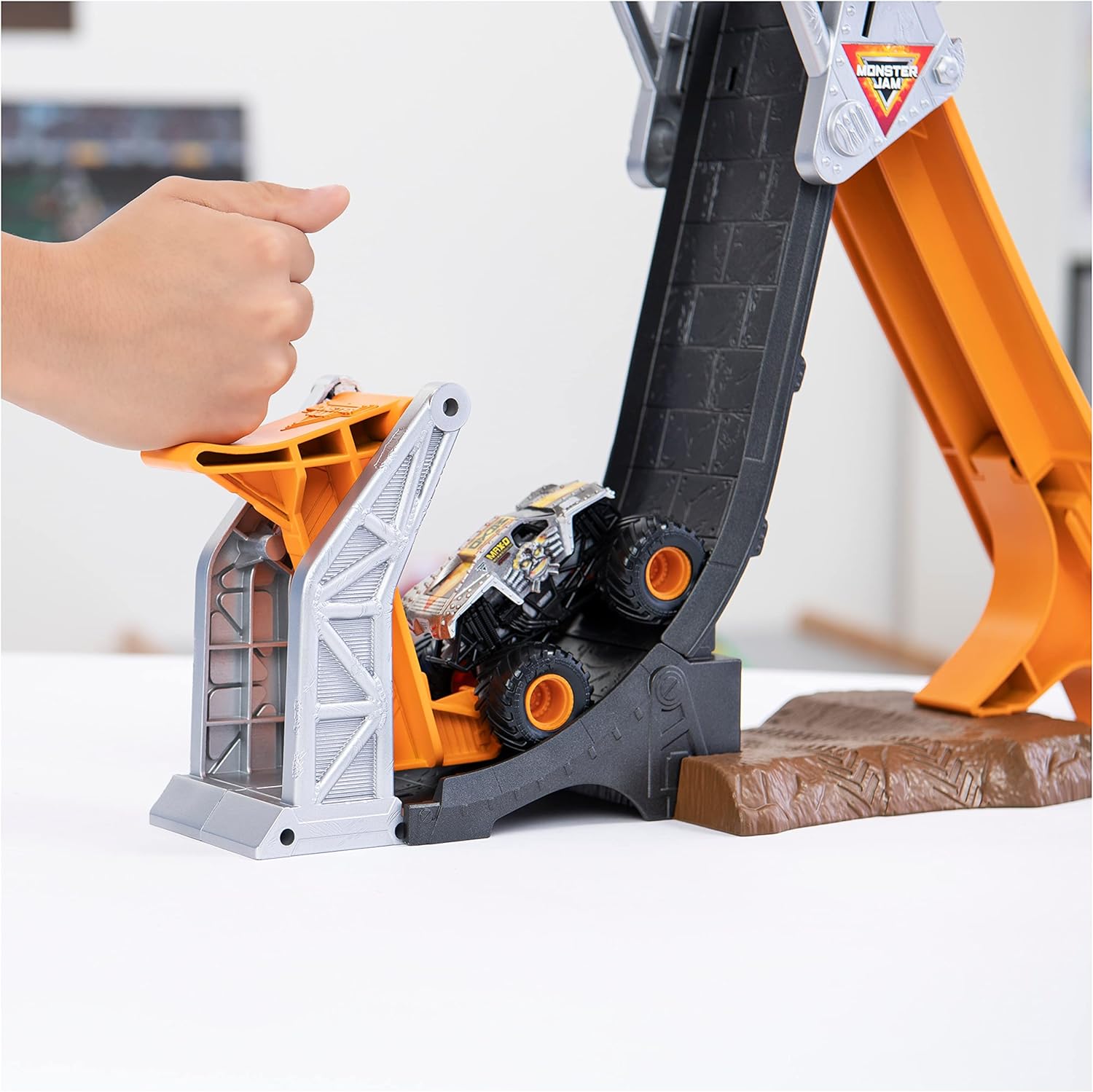 Max-D Break Free Playset with Exclusive Monster Truck — image 4